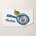 La coutume folâtre le cadeau de serviette de main<br><div class="desc">Le tennis personnalisé folâtre la serviette de main pour les joueurs ou l'entraîneur. La raquette de tennis bleue mignonne et la boule jaune conçoivent avec le nom fait sur commande ou citent. Cadeaux d'anniversaire de nouveauté d'amusement pour lui ; l'enthousiaste de tennis, meilleur ami, maman, papa, mari, frère, fils, épouse,...</div>