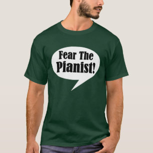 La crainte drôle le pianiste badine le T-shirt