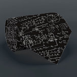 La cravate noire de maths des hommes Geeky de<br><div class="desc">Habillement de cravate de cravate de cadeau de cadeau/geek de cadeau de mathématiques/maths/professeur de maths/étudiant de maths/habillement des hommes de couleur</div>