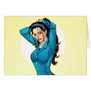 La femme d'affaires soulevant ses cheveux et