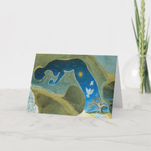 La femme faite du cosmos/a plié la carte