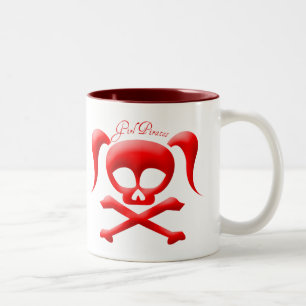 La fille pirate la tasse