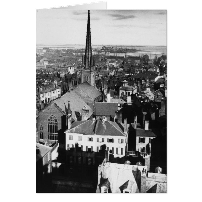 La flèche décorée d'une église à Boston (Devant)