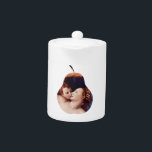 La folie et le temps cupides de Vénus par Bronzino<br><div class="desc">Après Vénus,  Cupidon,  Folie et Temps par Agnolo Bronzino. Détail de la peinture en poire. Teapot céramique blanche personnalisable : Vous pouvez facilement ajouter du texte. N'oubliez pas toute la collection.</div>