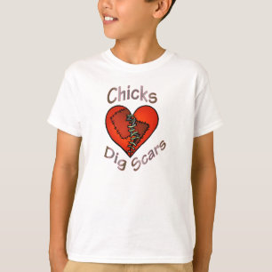 La fouille de poussins marque le T-shirt
