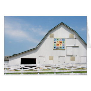 La grange blanche avec une courtepointe