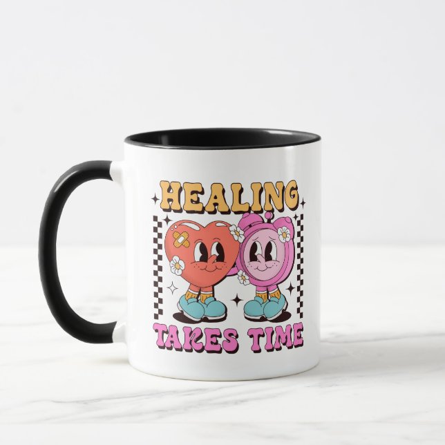 La guérison prend du temps Retro Coeur Design Mug (Gauche)