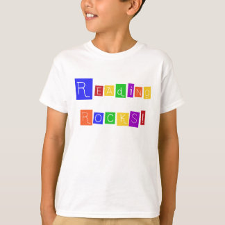 La lecture bascule des T-shirts et des cadeaux