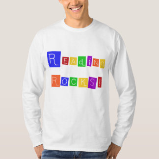 La lecture bascule des T-shirts et des cadeaux