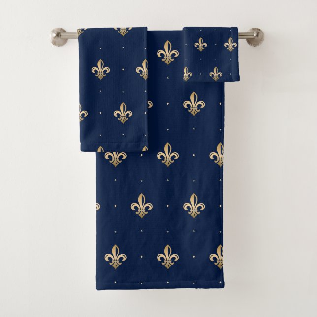 La luxueuse Gold Fleur de Lis Navy (En situation)