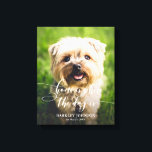 La maison est où le chien est une toile photo pers<br><div class="desc">Des lettres de style calligraphie charmant lisent,  "la maison est là où se trouve le chien" sur la photo de votre propre chien. Personnalisez cette toile d'armature verticale avec le nom de votre famille ou de votre animal de compagnie et l'année où ils ont rejoint votre équipage.</div>