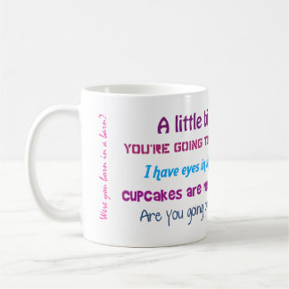 La maman drôle cite la tasse