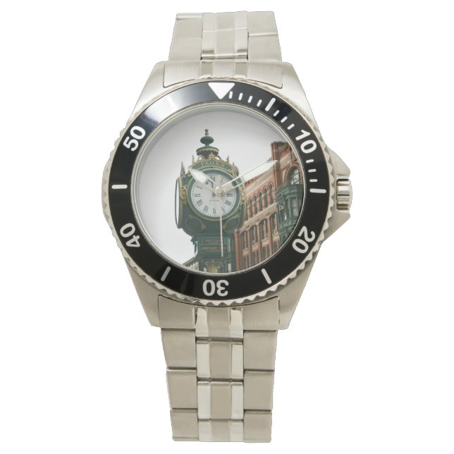 La montre de Lowell MA Page's clock sur une montre (devant)