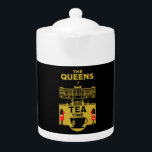 La Mug royale de couronnement de thé Queens<br><div class="desc">Le roi Charles British Royal Family. Les souvenirs du roi Charles III British King. Copyright HVENY Zazzle/BA/TT Stores only. 05#66 REF Artist JM</div>