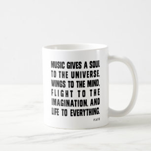 La musique donne une âme dans la tasse d'univers