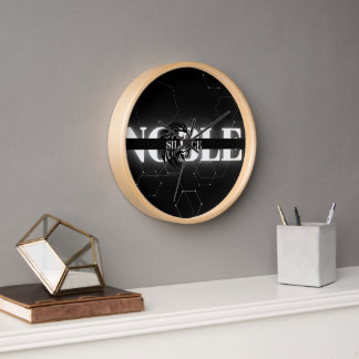la noble horloge silencieuse