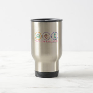 La paix, amour et trouvent une tasse de voyage de