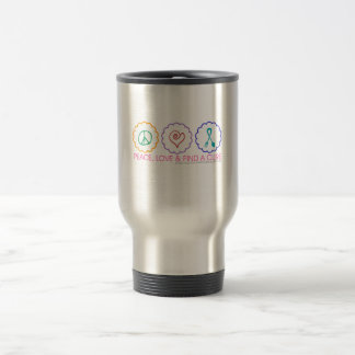 La paix, amour et trouvent une tasse de voyage de