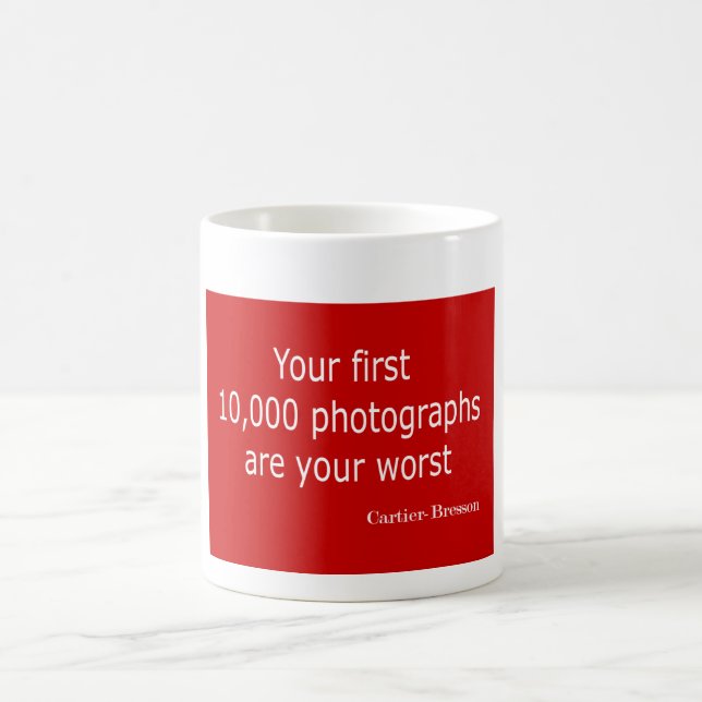 La photographie cite la tasse (Centre)