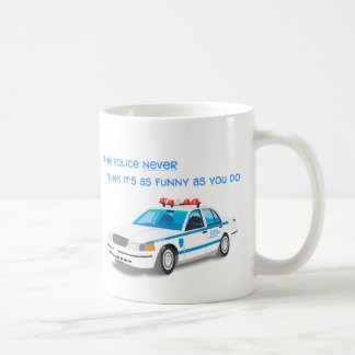 La police câline la tasse