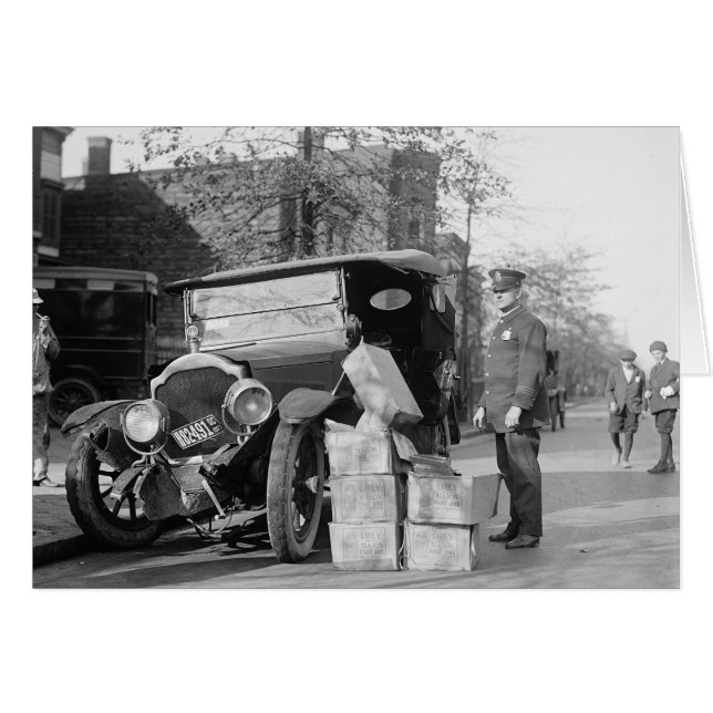 La police capture la voiture de bootleggers, 1922 (Devant horizontal)