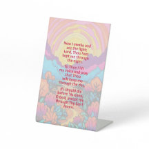 La prière du matin d'un enfant sur un panneau piéd