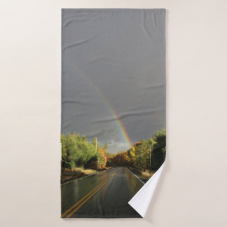 La route sous l'arc-en-ciel