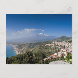 La Sicile - le Taormina devant la carte postale de