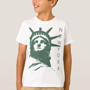 La statue de l'enfant du T-shirt de New York de