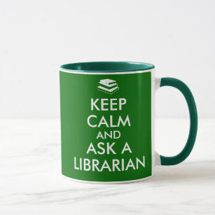 La tasse de bibliothécaire gardent le calme pour