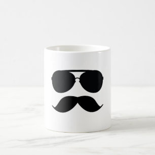 La tasse de café d'homme de moustache