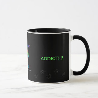 La tasse de café faisante le coin velue