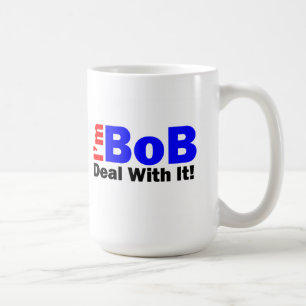 La tasse de café indique que "je suis Bob -