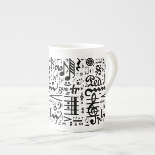 La tasse musicale de porcelaine tendre de symboles