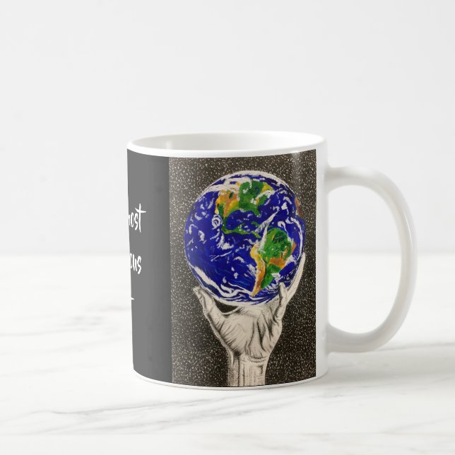 La terre tenue tasse de "notre cadeau plus (Droite)