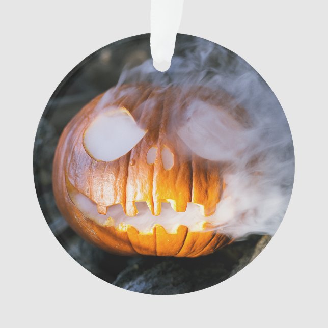 La tête de citrouille du cavalier sans tête est en (devant)