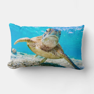 La tortue de mer bleu face à la lumbar coussin