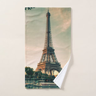 La tour Eiffel lance un oreiller