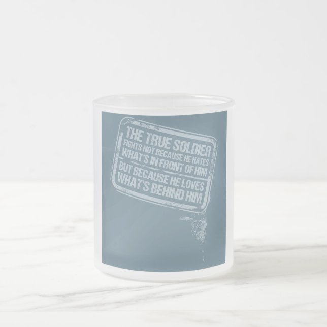 La véritable tasse de soldat (Centre)