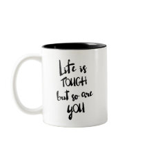 La vie est difficile, la calligraphie moderne Mug