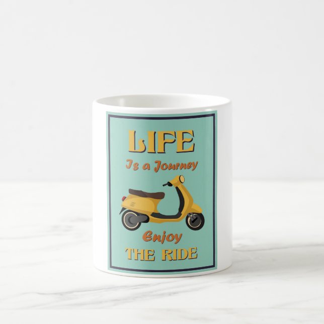 La vie est un café de voyage Mug (Centre)