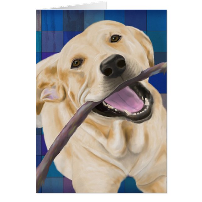 Labrador blond souriant avec joie, mâchant un (Devant)