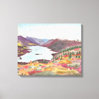 Lac Arctique en automne : toile d'aquarelle non dé