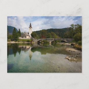 Lac Bohinj avec église en Slovénie carte postale