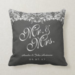 Lace Chalkboard M. et Mme la Mariage Coussin<br><div class="desc">Plus de jolis Coussins Mariages dans le Little Bayleigh Store!</div>