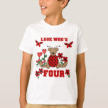Ladybug Bear 4th Birthday Tshirts et cadeaux<br><div class="desc">Une coccinelle d'ours en peluche,  des fleurs de coeur rouges et un texte qui dit "Regardez qui est quatre" sur un joli dessin de 4ème anniversaire sur les T-shirts,  mugs,  cartes,  autocollants,  et plus encore.</div>