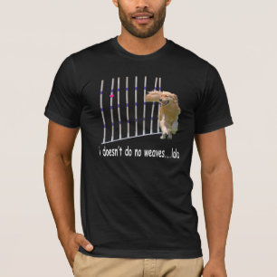 L'agilité de golden retriever "tisse" le T-shirt