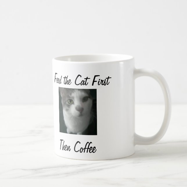L'ami affamé dit… Alimentez la première tasse de (Droite)