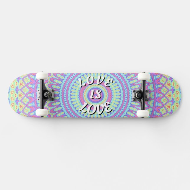 L'amour est l'amour Pride Skateboard (Horz)