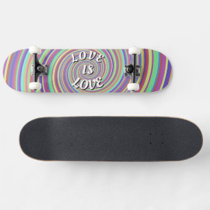 L'amour est l'amour Pride Skateboard